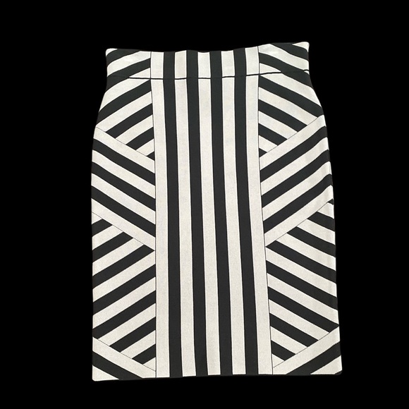 Grey& Black Striped BCBG ‘Scarlet’ Body-con mini skirt/Sz Small/NWOT - Picture 2 of 6